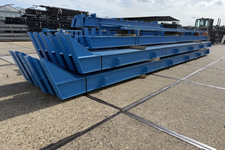 15.00 x 55.00m (825m²)